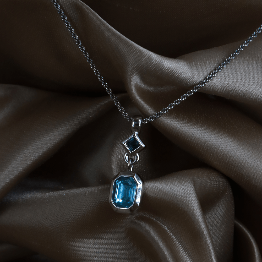 CHRISTIAN DIOR 復古銀色幾何藍晶墜飾項鏈 - Vintasy