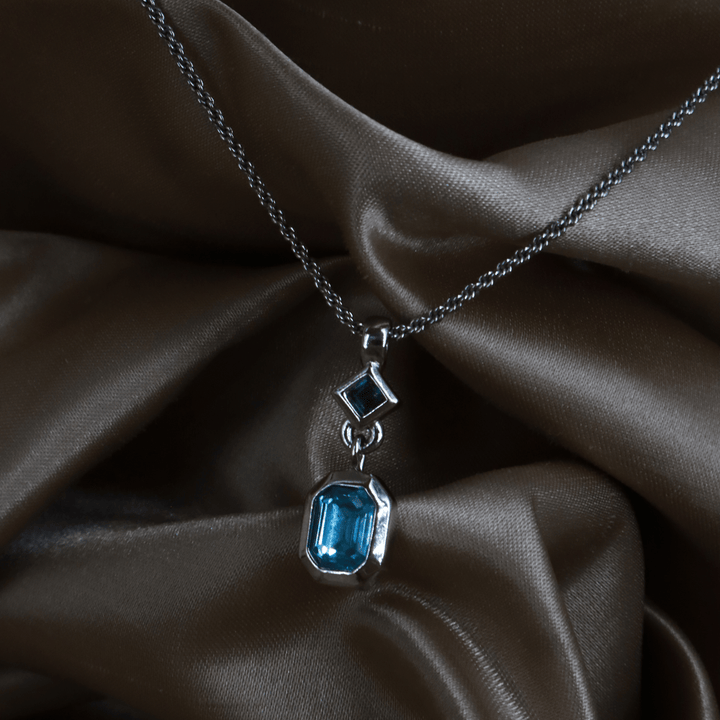 CHRISTIAN DIOR 復古銀色幾何藍晶墜飾項鏈 - Vintasy