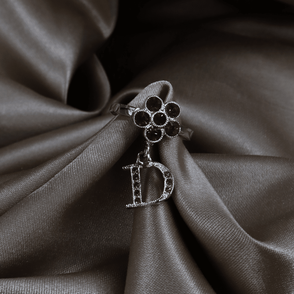 CHRISTIAN DIOR 花朵造型閃石戒指 - Vintasy手鏈
