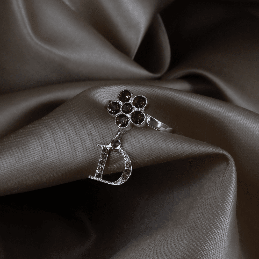 CHRISTIAN DIOR 花朵造型閃石戒指 - Vintasy手鏈