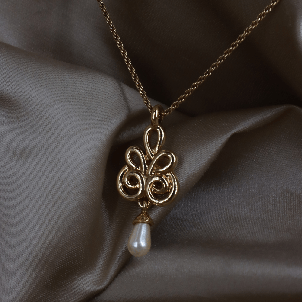 CHRISTIAN DIOR 復古金緞花絲珍珠水滴吊墜頸鏈 - Vintasy