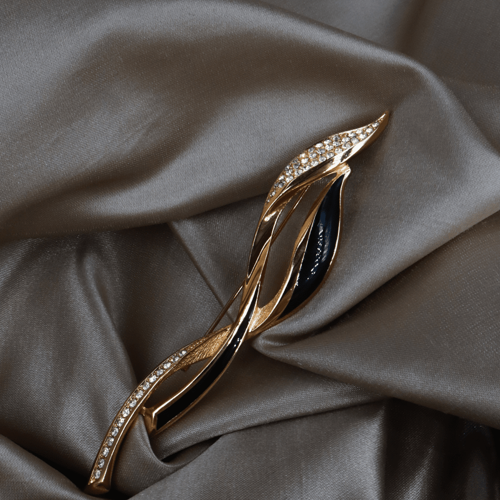CHRISTIAN DIOR 金色黑琺瑯水晶葉子胸針 - Vintasy