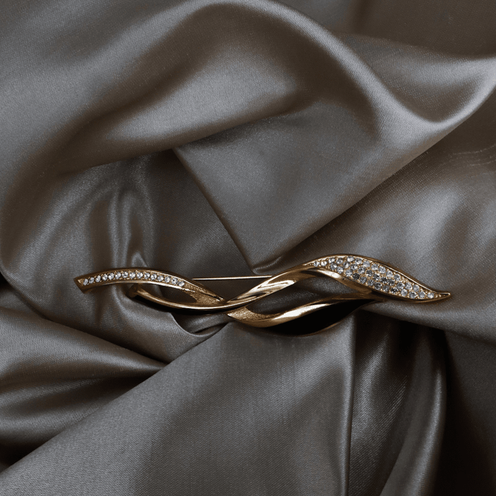 CHRISTIAN DIOR 金色黑琺瑯水晶葉子胸針 - Vintasy