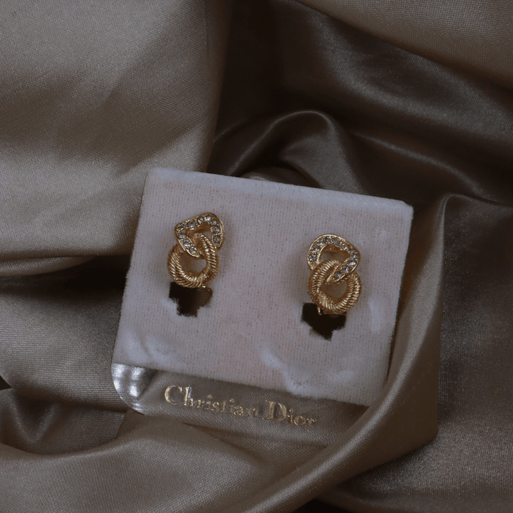 CHRISTIAN DIOR 金緞結環密鑲閃石耳夾 | 典雅時尚款式 - Vintasy