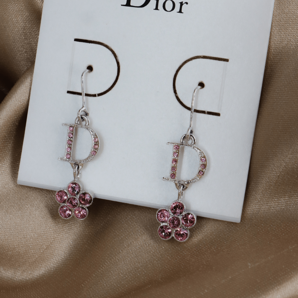 CHRISTIAN DIOR 字母花朵垂墜耳環（銀色粉晶款） - Vintasy項鏈