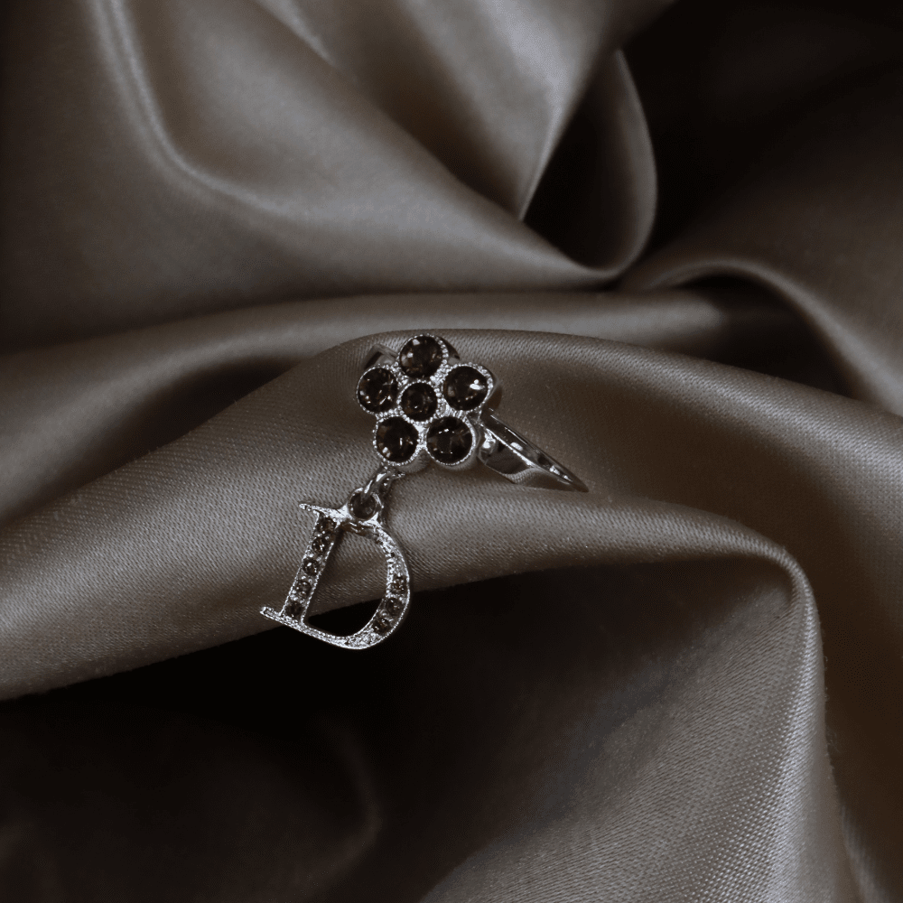 CHRISTIAN DIOR 花朵造型閃石戒指 - Vintasy手鏈