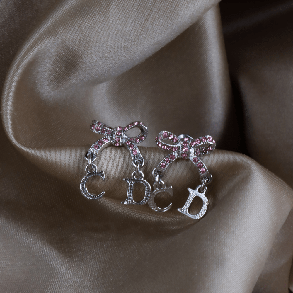 CHRISTIAN DIOR 粉紅蝴蝶結閃石吊墜耳環 ｜極罕現身！ - Vintasy