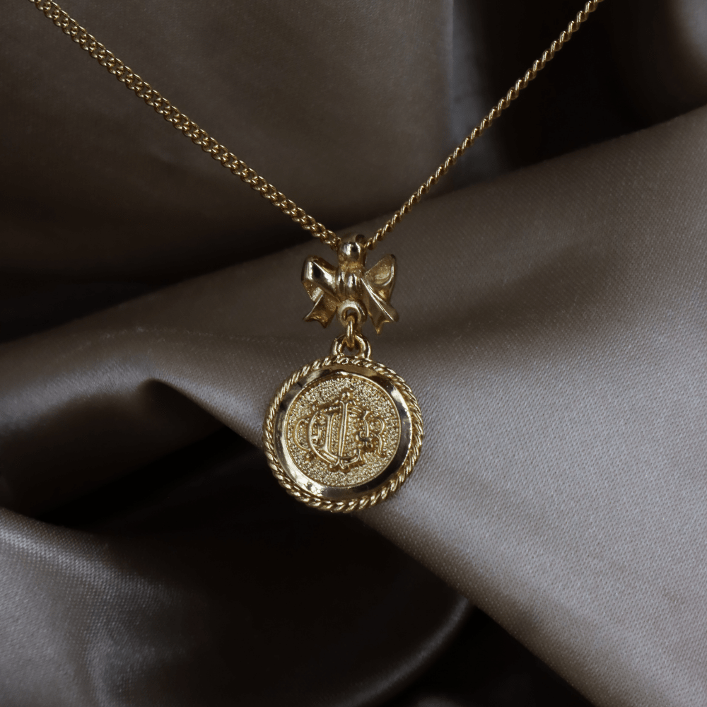 CHRISTIAN DIOR 絕版馬車硬幣蝴蝶結項鏈 - Vintasy