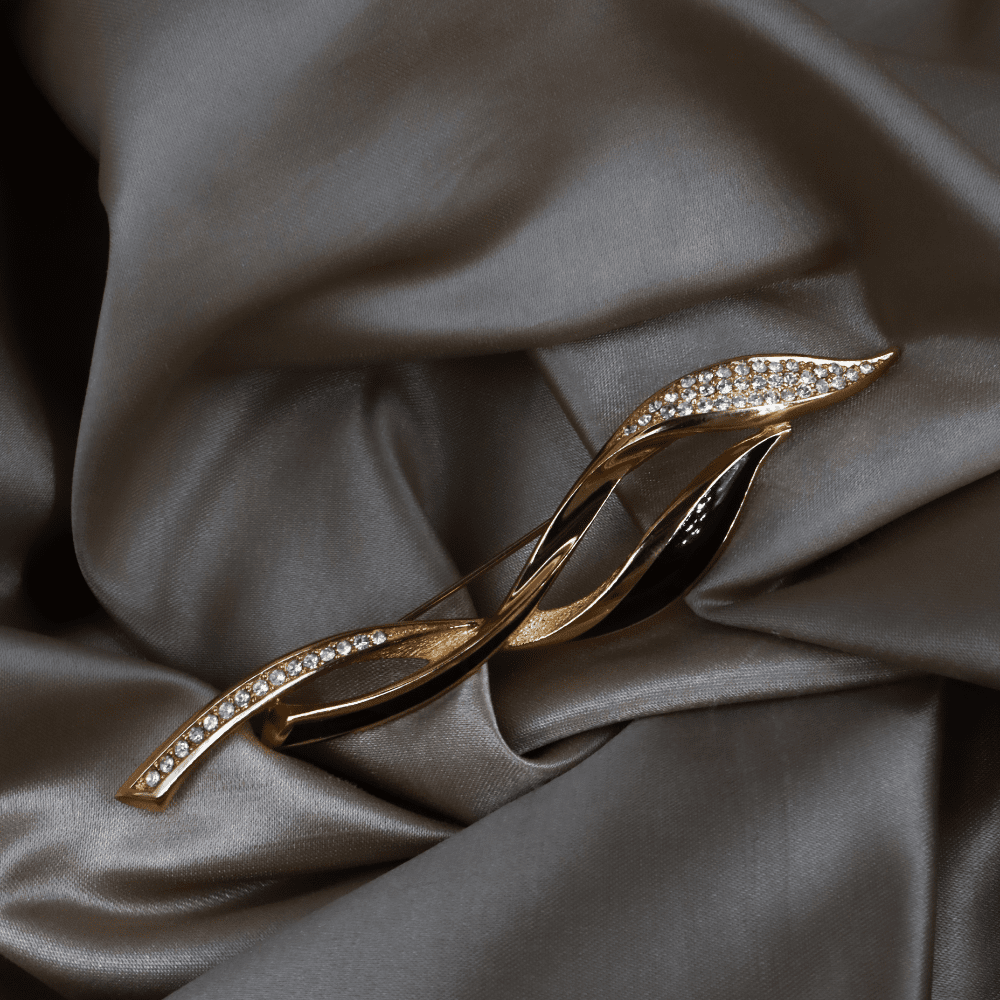 CHRISTIAN DIOR 金色黑琺瑯水晶葉子胸針 - Vintasy