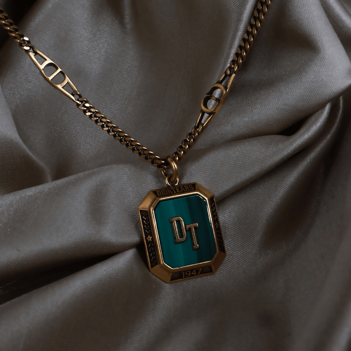 CHRISTIAN DIOR「DT 1947」徽章吊墜項鏈（金色） ｜｜VINTASY 中古美品 ｜ 香港最大型中古首飾收藏店｜ dior ｜ 項鏈
