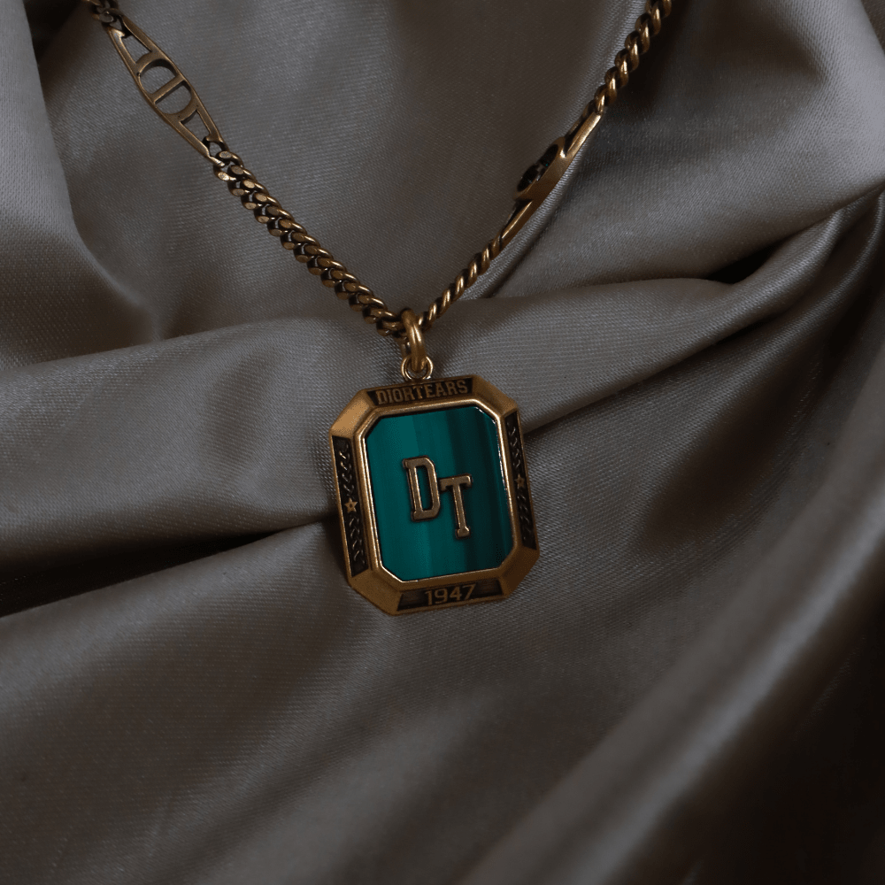 CHRISTIAN DIOR「DT 1947」徽章吊墜項鏈（金色） ｜｜VINTASY 中古美品 ｜ 香港最大型中古首飾收藏店｜ dior ｜ 項鏈
