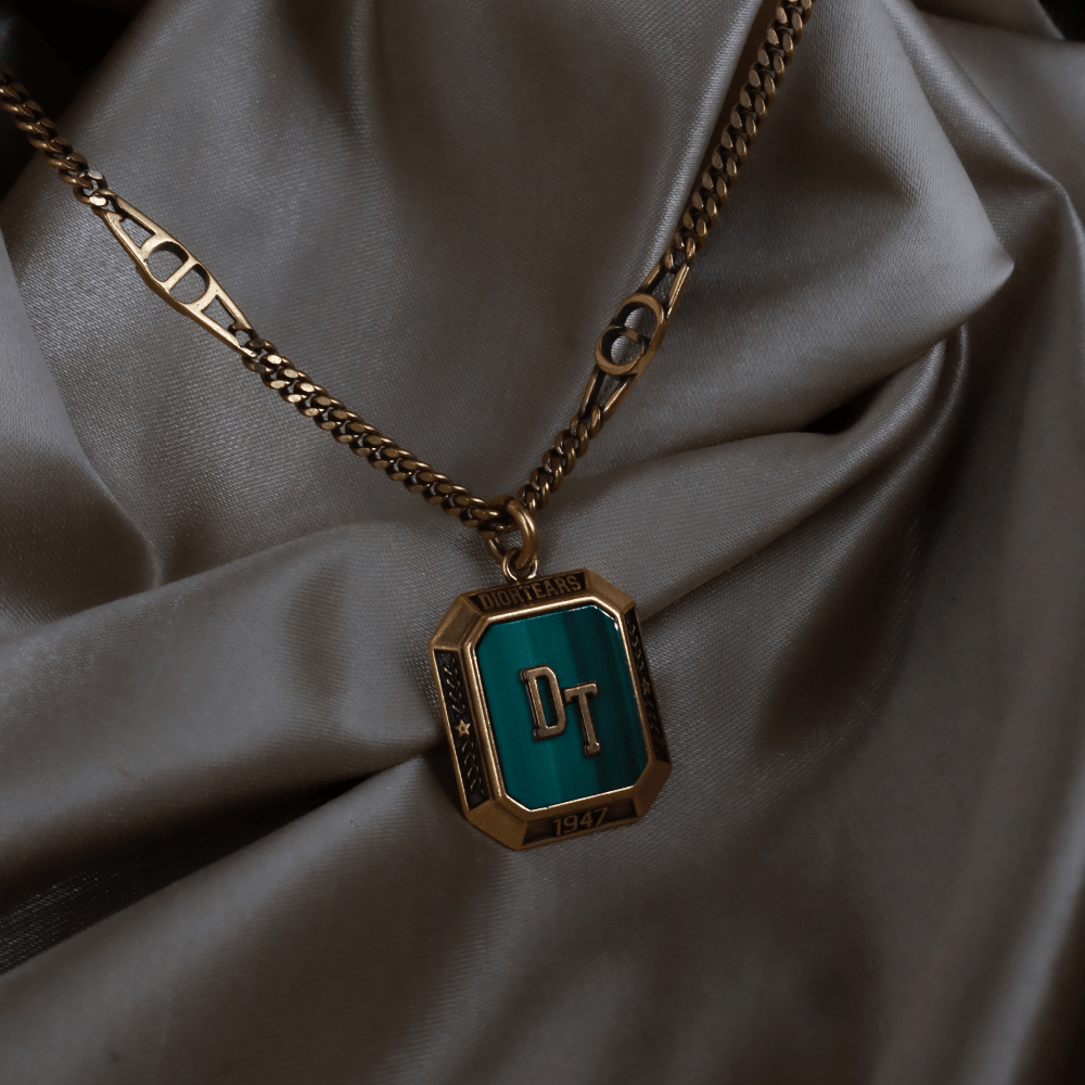 CHRISTIAN DIOR「DT 1947」徽章吊墜項鏈（金色） ｜｜VINTASY 中古美品 ｜ 香港最大型中古首飾收藏店｜ dior ｜ 項鏈