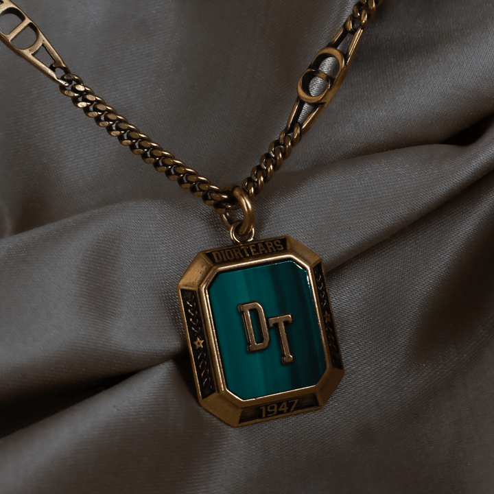 CHRISTIAN DIOR「DT 1947」徽章吊墜項鏈（金色） ｜｜VINTASY 中古美品 ｜ 香港最大型中古首飾收藏店｜ dior ｜ 項鏈