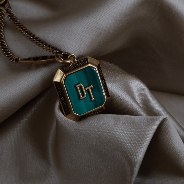CHRISTIAN DIOR「DT 1947」徽章吊墜項鏈（金色） ｜｜VINTASY 中古美品 ｜ 香港最大型中古首飾收藏店｜ dior ｜ 項鏈