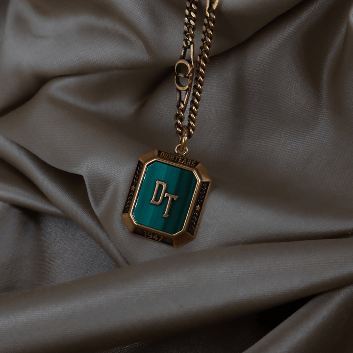CHRISTIAN DIOR「DT 1947」徽章吊墜項鏈（金色） ｜｜VINTASY 中古美品 ｜ 香港最大型中古首飾收藏店｜ dior ｜ 項鏈