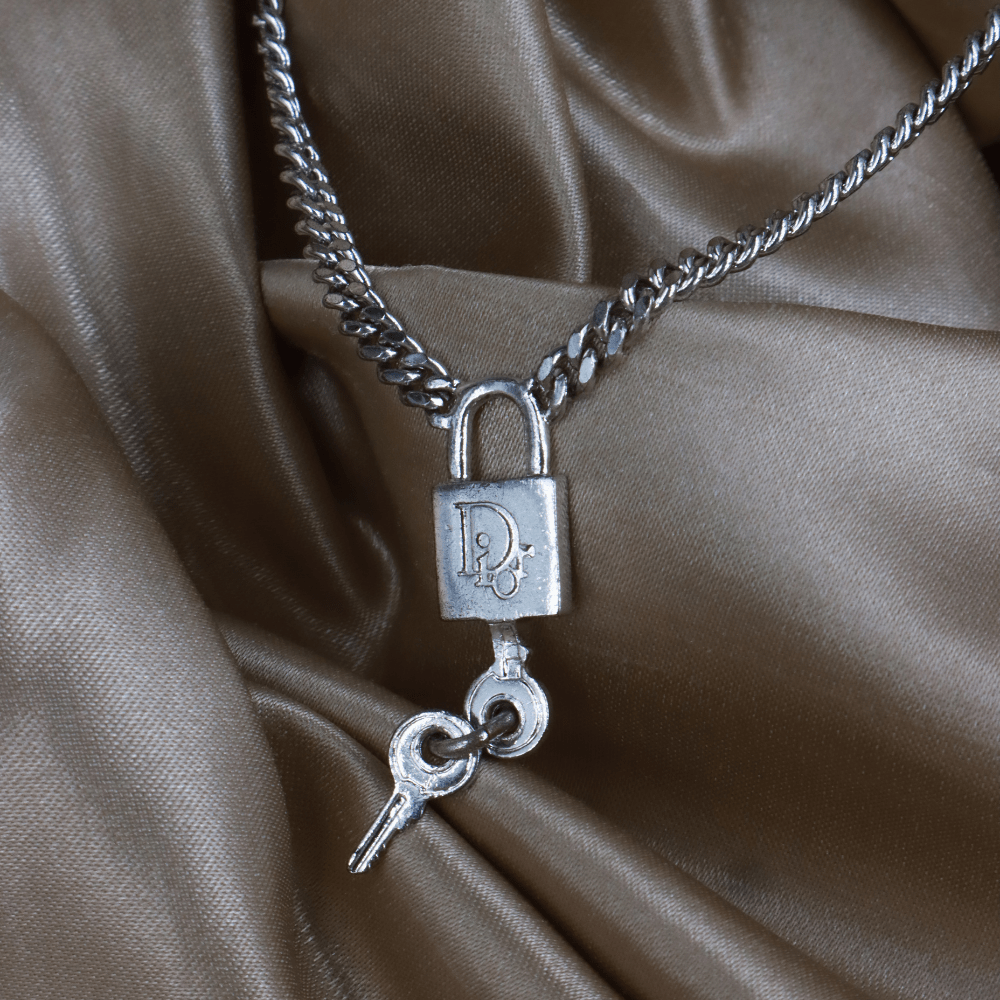Dior CD Logo 鎖頭鎖匙吊墜項鏈 - Vintasy