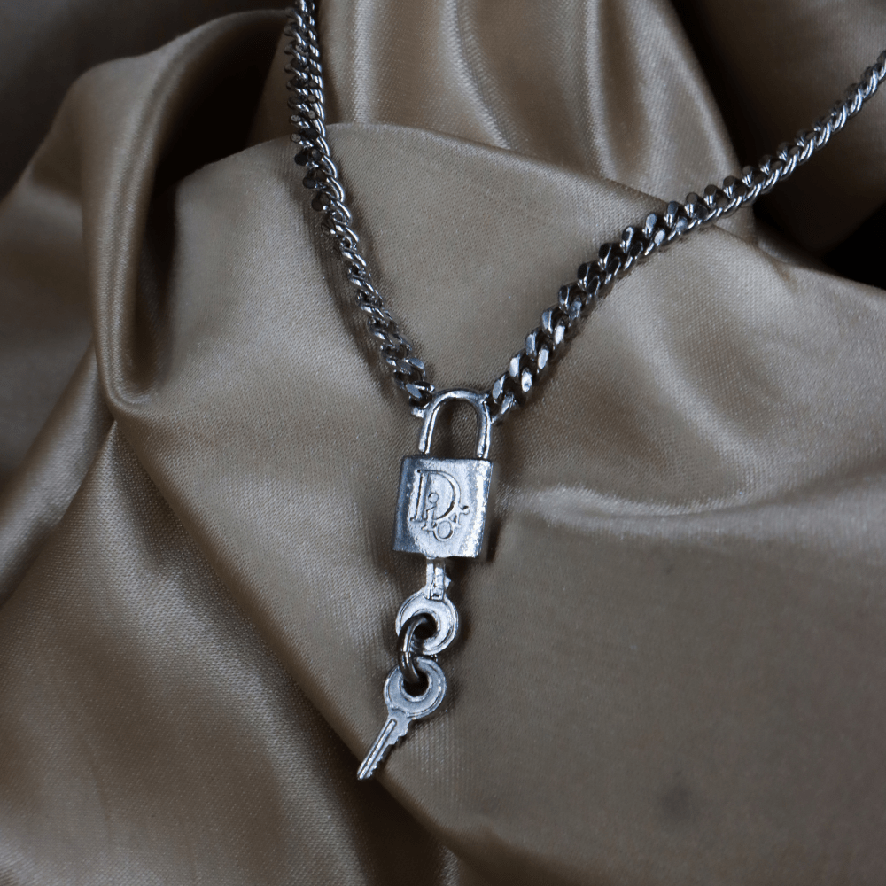 Dior CD Logo 鎖頭鎖匙吊墜項鏈 - Vintasy
