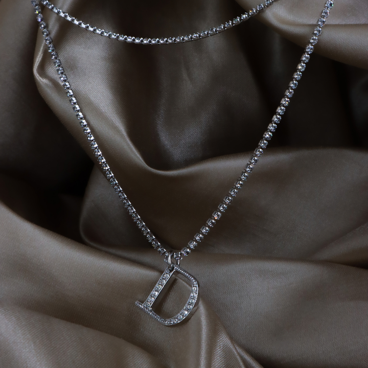 DIOR 銀色 D 字母全閃石項鏈正面實物照