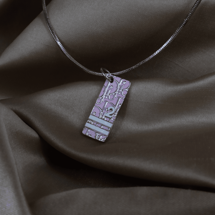 Dior 粉紅 DIOR斜紋「2」logo牌吊墜項鏈（2000s Oblique Plaque） - Vintasy