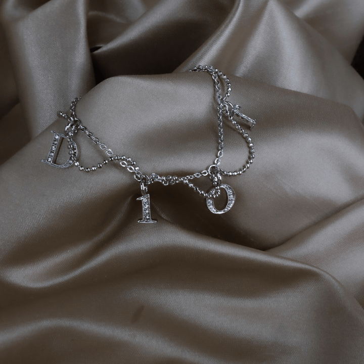 DIOR 銀色滿鑽DIOR字母吊飾手鏈 - Vintasy