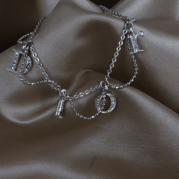 DIOR 銀色滿鑽DIOR字母吊飾手鏈 - Vintasy