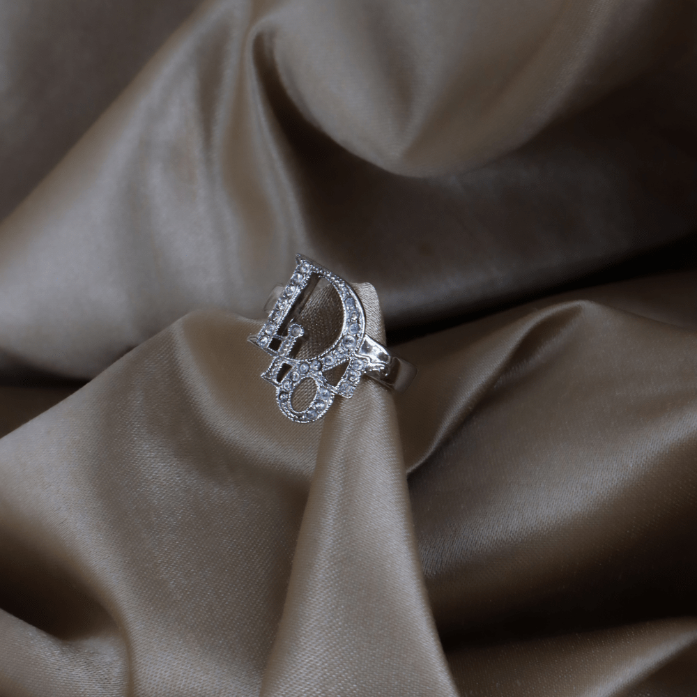 DIOR 水鑽 Logo 戒指（銀色）｜2000年代 ｜｜VINTASY 中古美品 ｜ 香港最大型中古首飾收藏店｜ DIOR ｜ 戒指