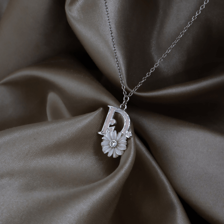 DIOR 字母花朵項鏈（銀色／淡粉色）｜未使用品 ｜｜VINTASY 中古美品 ｜ 香港最大型中古首飾收藏店｜ DIOR ｜ 項鏈