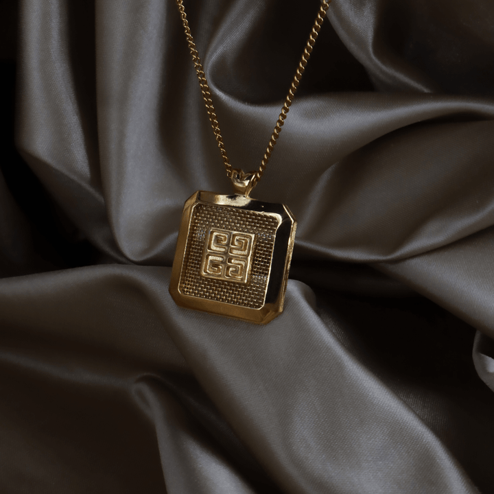 GIVENCHY 4G 方形 Logo 項鏈（金色）｜1980年代 ｜｜VINTASY 中古美品 ｜ 香港最大型中古首飾收藏店｜ GIVENCHY ｜ 項鏈