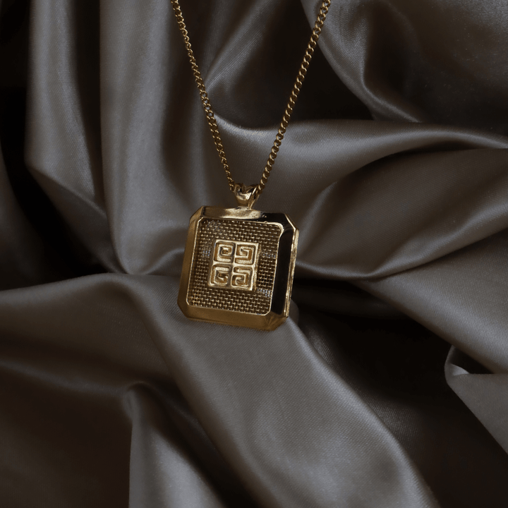 GIVENCHY 4G 方形 Logo 項鏈（金色）｜1980年代 ｜｜VINTASY 中古美品 ｜ 香港最大型中古首飾收藏店｜ GIVENCHY ｜ 項鏈