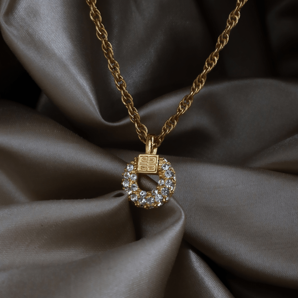 GIVENCHY 4G Logo 石飾圓環項鏈（金色）｜未使用品 ｜｜VINTASY 中古美品 ｜ 香港最大型中古首飾收藏店｜ GIVENCHY ｜ 項鏈