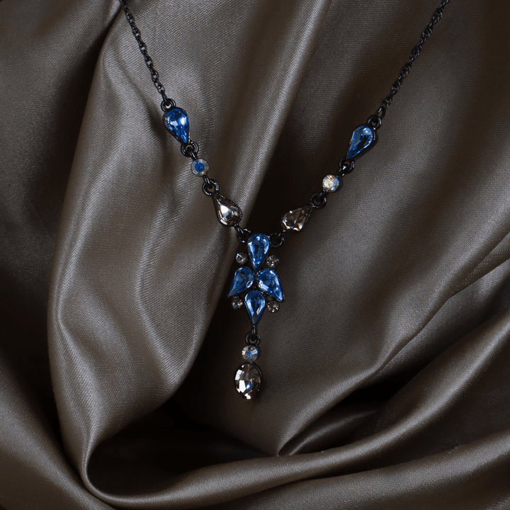 GIVENCHY 黑金屬彩色水晶垂墜項鏈（Blue & Pink Crystal Drop款） - Vintasy項鏈