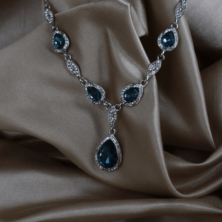 GIVENCHY 銀色深藍水滴水晶垂墜項鏈（Blue Teardrop Crystal Y-Necklace款） - Vintasy項鏈