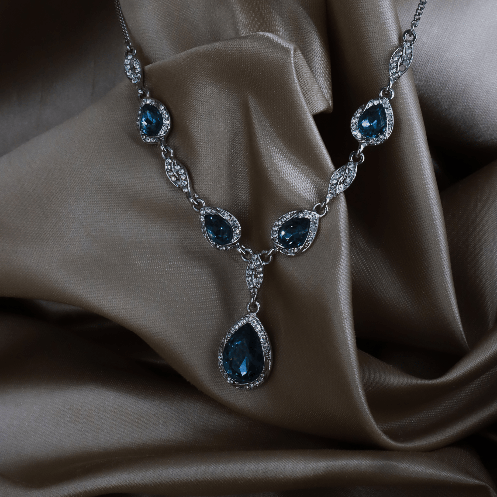 GIVENCHY 銀色深藍水滴水晶垂墜項鏈（Blue Teardrop Crystal Y-Necklace款） - Vintasy項鏈