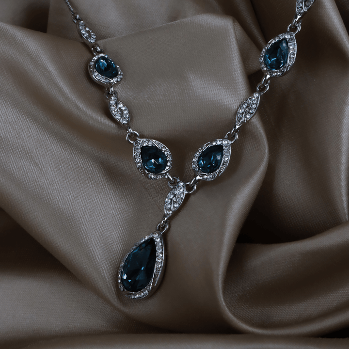 GIVENCHY 銀色深藍水滴水晶垂墜項鏈（Blue Teardrop Crystal Y-Necklace款） - Vintasy項鏈