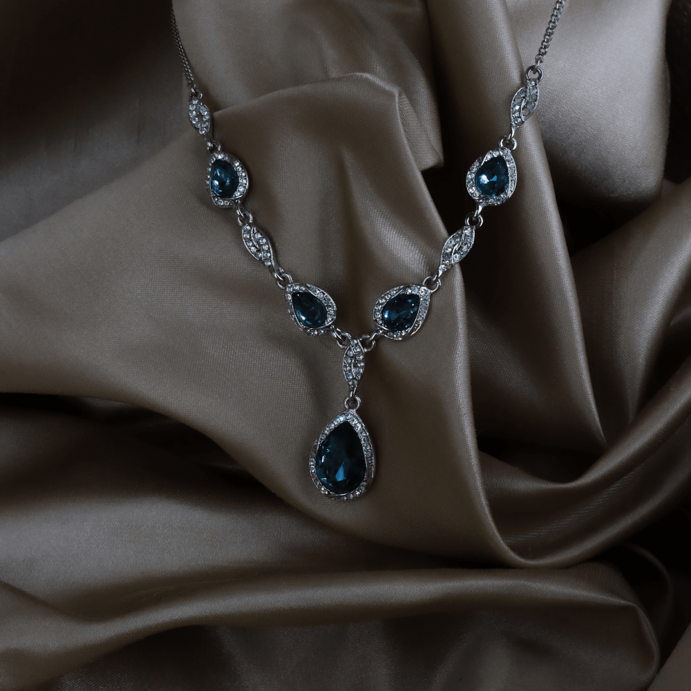 GIVENCHY 銀色深藍水滴水晶垂墜項鏈（Blue Teardrop Crystal Y-Necklace款） - Vintasy項鏈