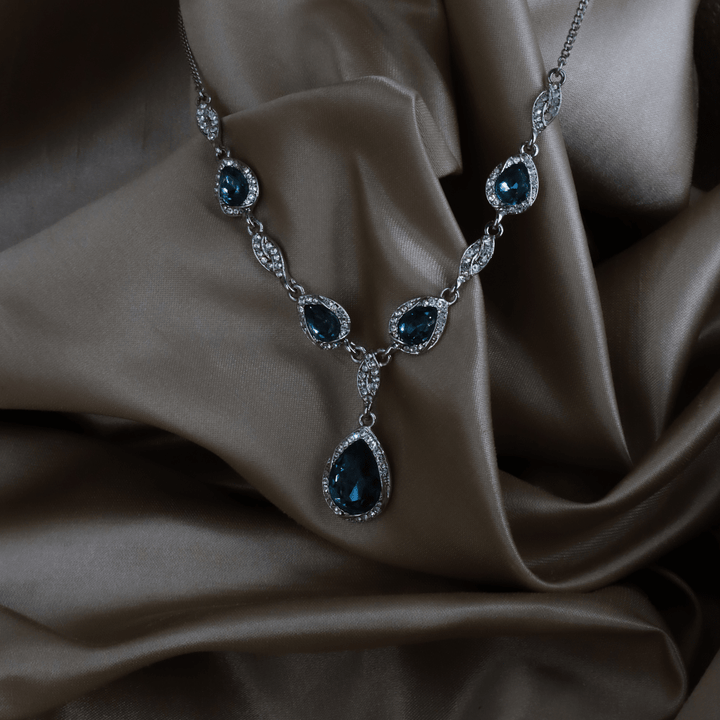 GIVENCHY 銀色深藍水滴水晶垂墜項鏈（Blue Teardrop Crystal Y-Necklace款） - Vintasy項鏈