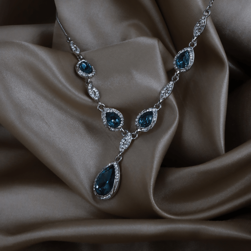 GIVENCHY 銀色深藍水滴水晶垂墜項鏈（Blue Teardrop Crystal Y-Necklace款） - Vintasy項鏈