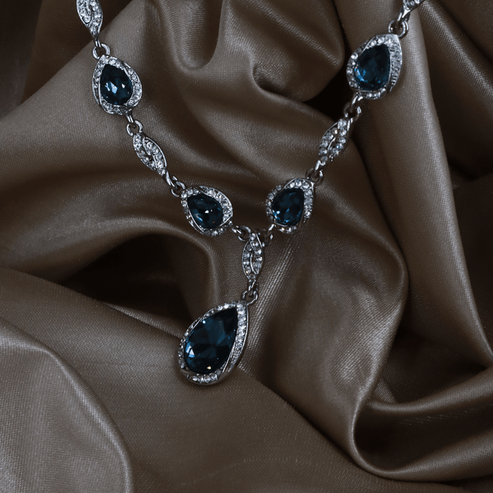 GIVENCHY 銀色深藍水滴水晶垂墜項鏈（Blue Teardrop Crystal Y-Necklace款） - Vintasy項鏈