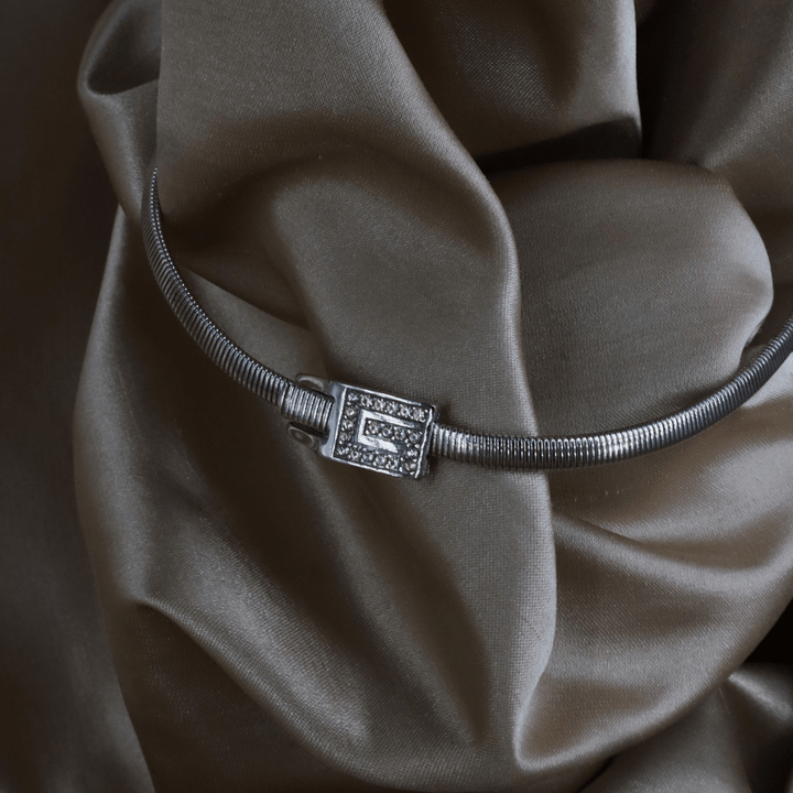GIVENCHY Givenchy G Logo 水晶前開扣蛇骨 Choker 項鏈 ｜ Vintasy項鏈 ｜ GIVENCHY ｜ 項鏈