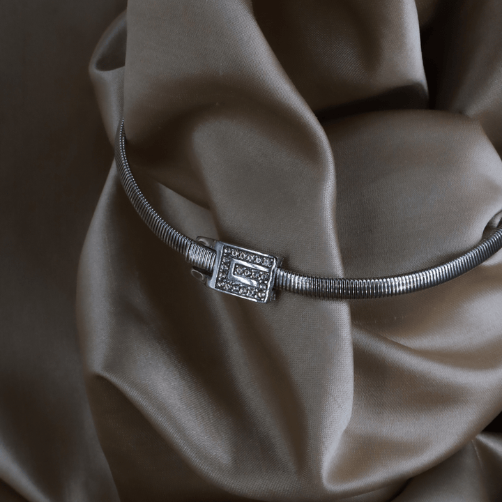 GIVENCHY Givenchy G Logo 水晶前開扣蛇骨 Choker 項鏈 ｜ Vintasy項鏈 ｜ GIVENCHY ｜ 項鏈