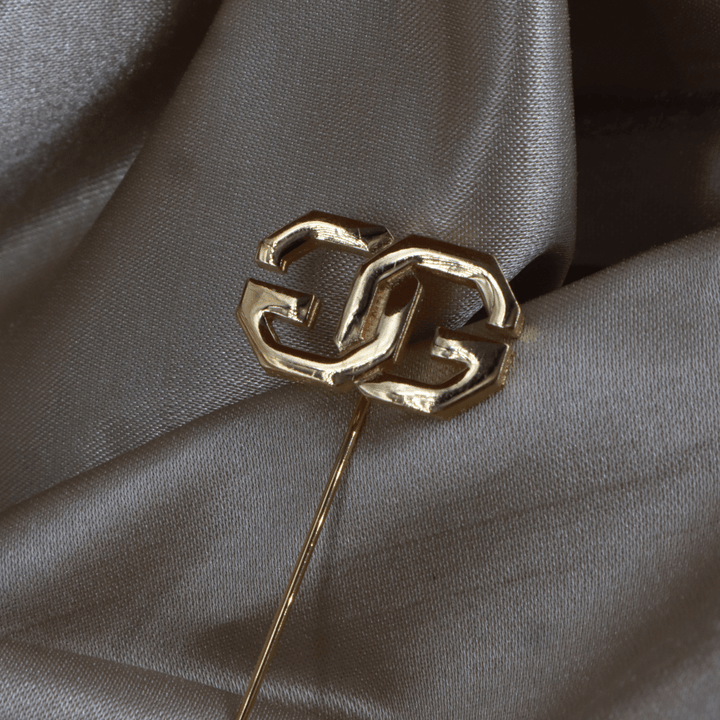 GIVENCHY 金色Logo Stick Pin 胸針（經典鏈節Logo款） - Vintasy扣針
