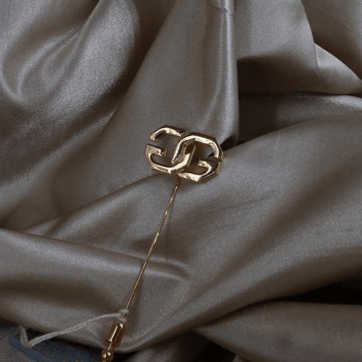 GIVENCHY 金色Logo Stick Pin 胸針（經典鏈節Logo款） - Vintasy扣針