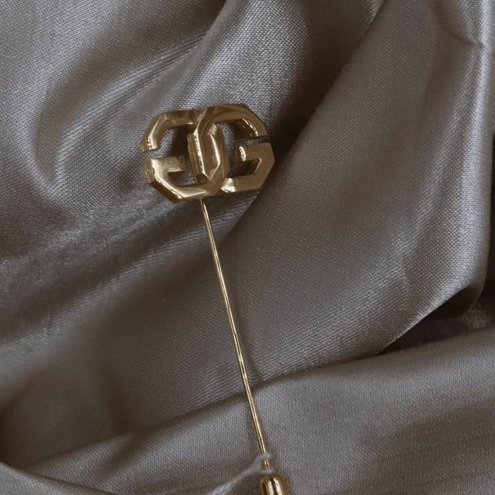 GIVENCHY 金色Logo Stick Pin 胸針（經典鏈節Logo款） - Vintasy扣針