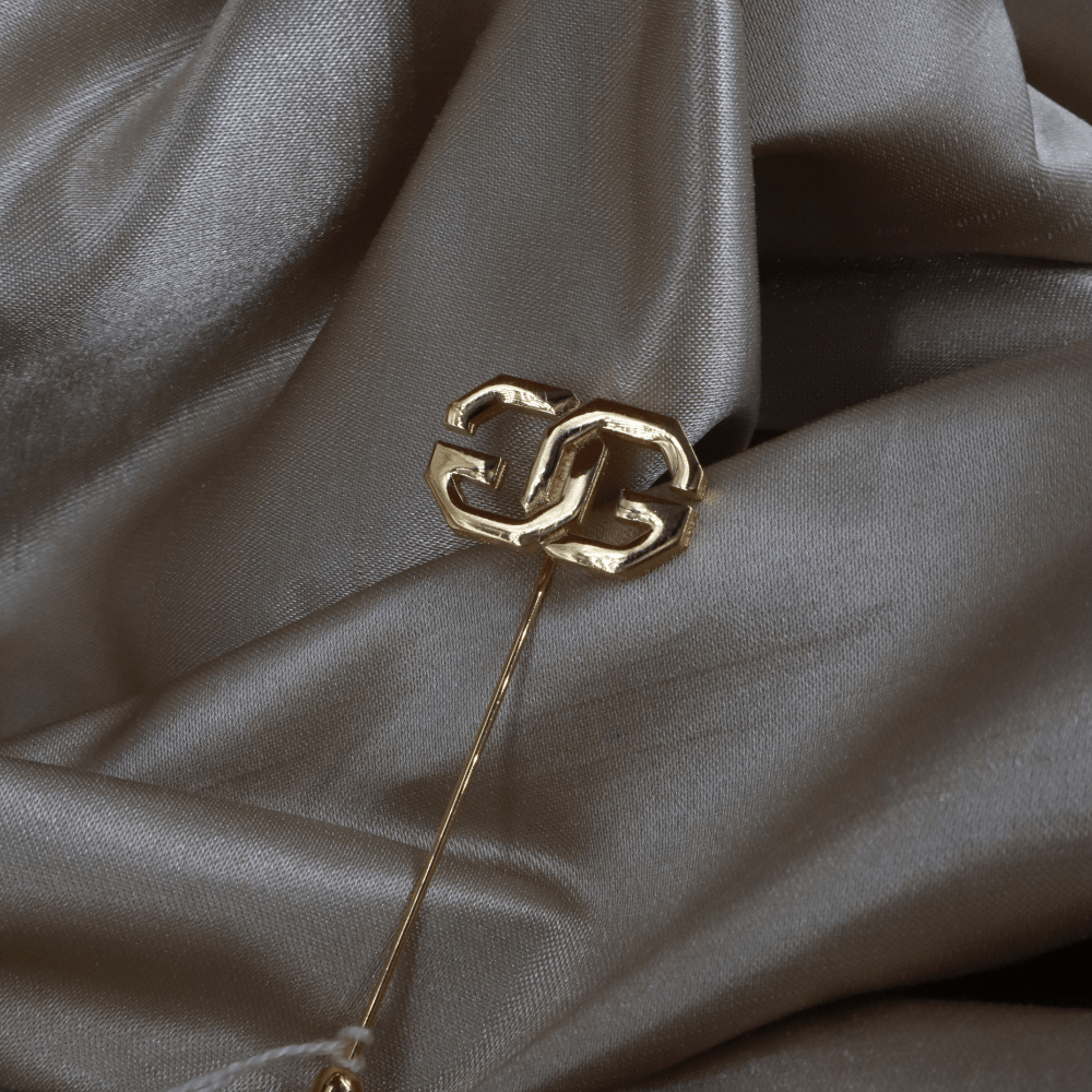 GIVENCHY 金色Logo Stick Pin 胸針（經典鏈節Logo款） - Vintasy扣針
