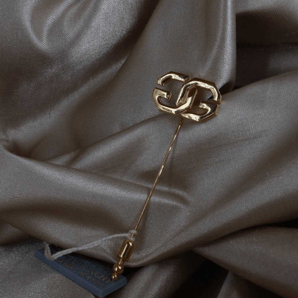 GIVENCHY 金色Logo Stick Pin 胸針（經典鏈節Logo款） - Vintasy扣針
