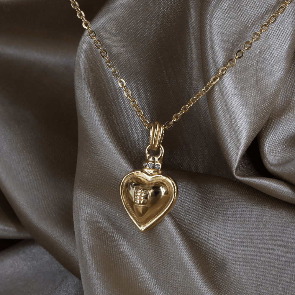 Givenchy 復古愛心 Logo 吊墜項鏈 - Vintasy