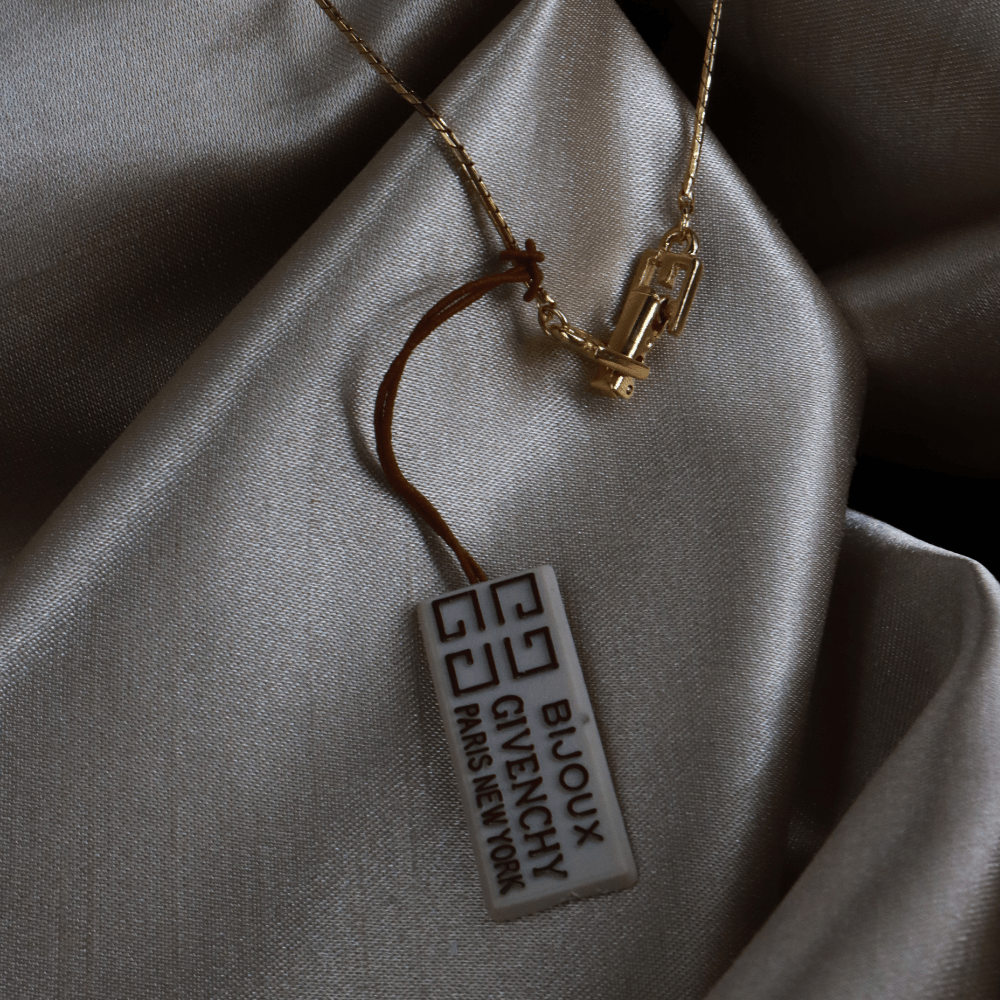 GIVENCHY logo 閃石吊墜項鏈 ｜未使用美品 - Vintasy