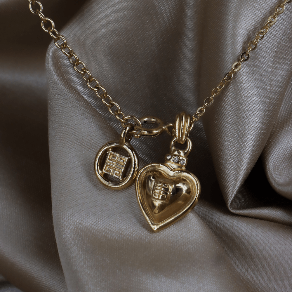 Givenchy 復古愛心 Logo 吊墜項鏈 - Vintasy
