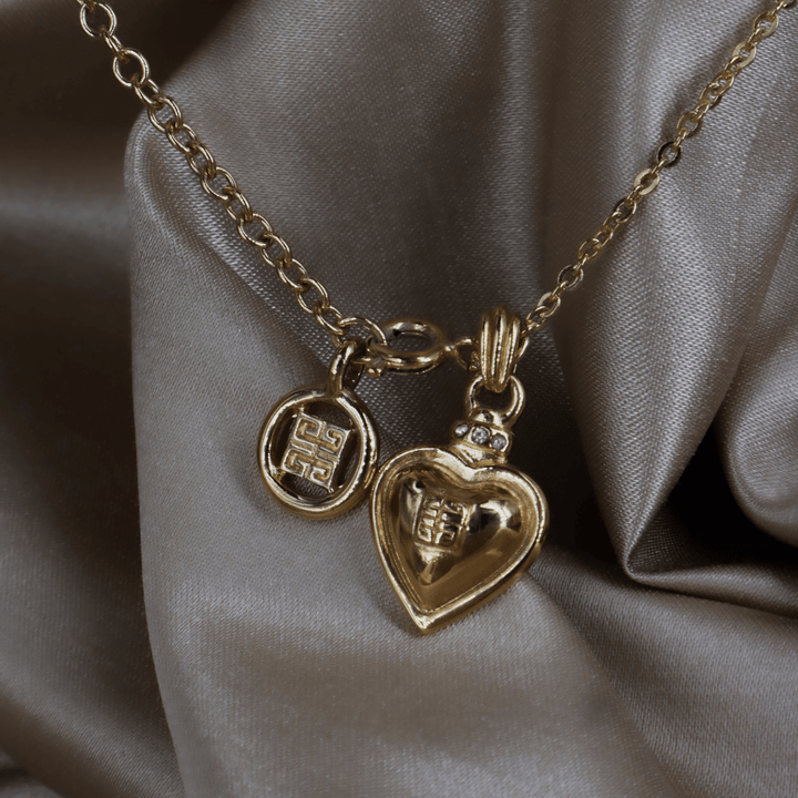 Givenchy 復古愛心 Logo 吊墜項鏈 - Vintasy