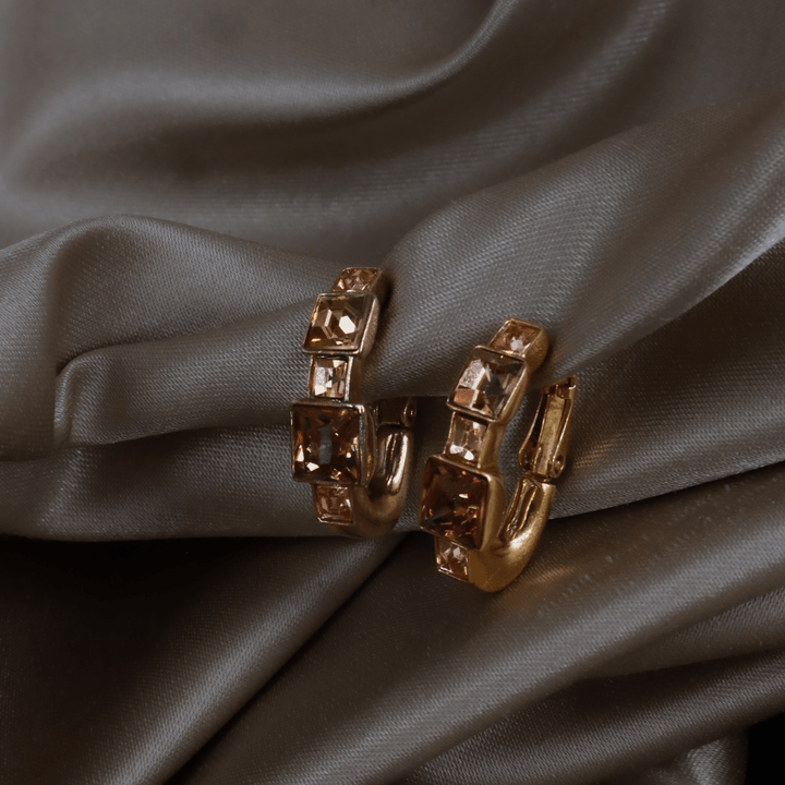 GIVENCHY 金色粉晶方石圈形耳夾（Rose Crystal Hoop款） - Vintasy耳夾